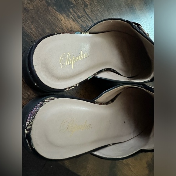 Paprika Loafers/Mules Asian Inspired Motif - Picture 2 of 6